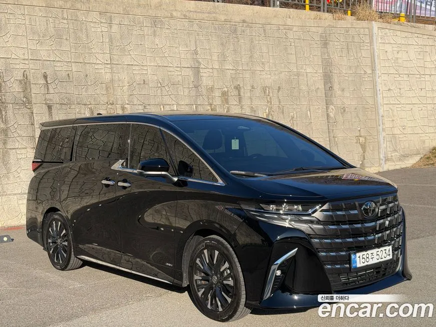 Toyota Alphard — фото 1