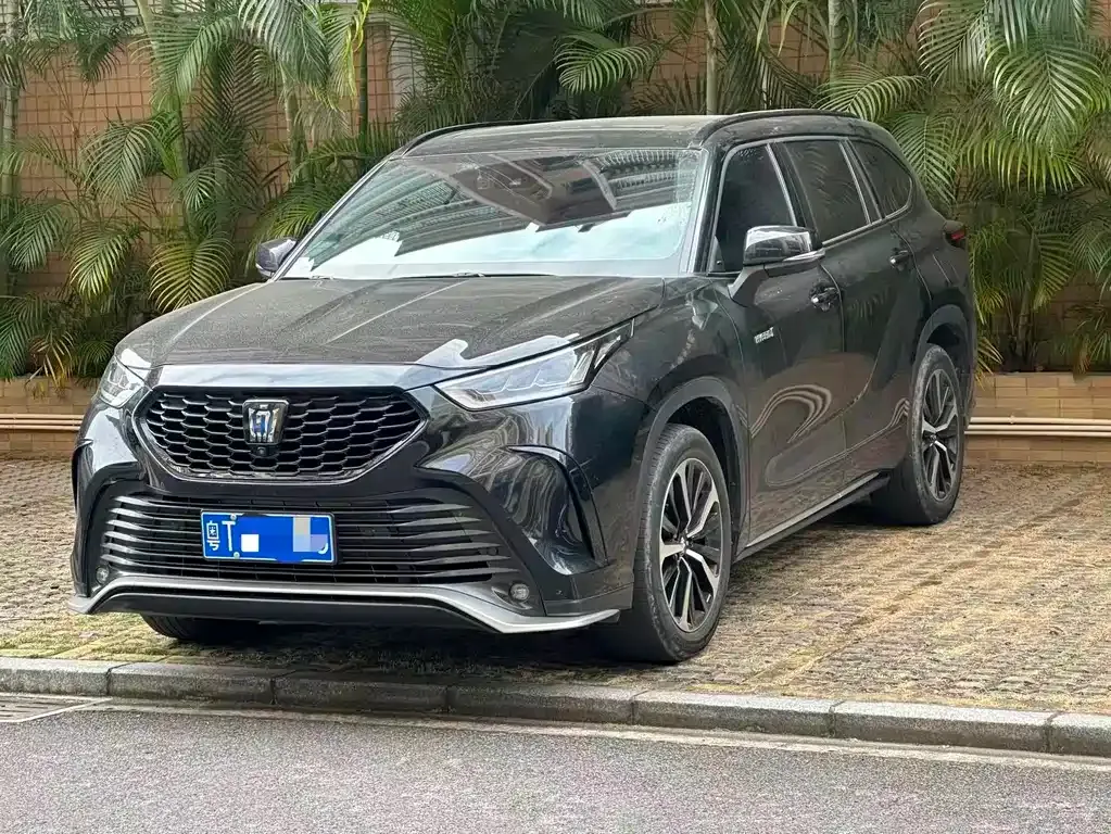 Toyota Crown Kluger 2023 из CN, фото 1