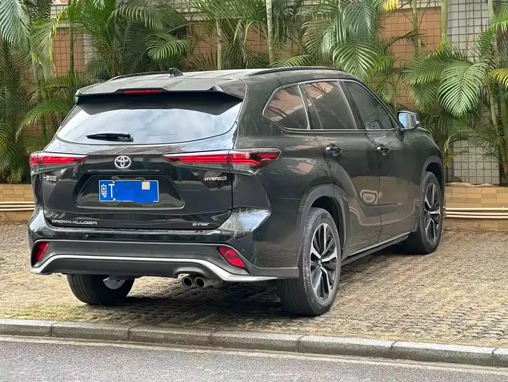 Toyota Crown Kluger 2023 из CN, фото 9