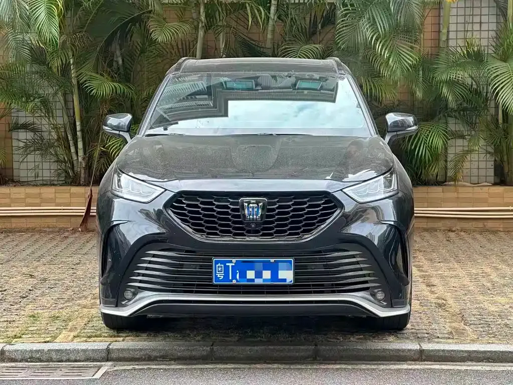 Toyota Crown Kluger 2023 из CN, фото 3
