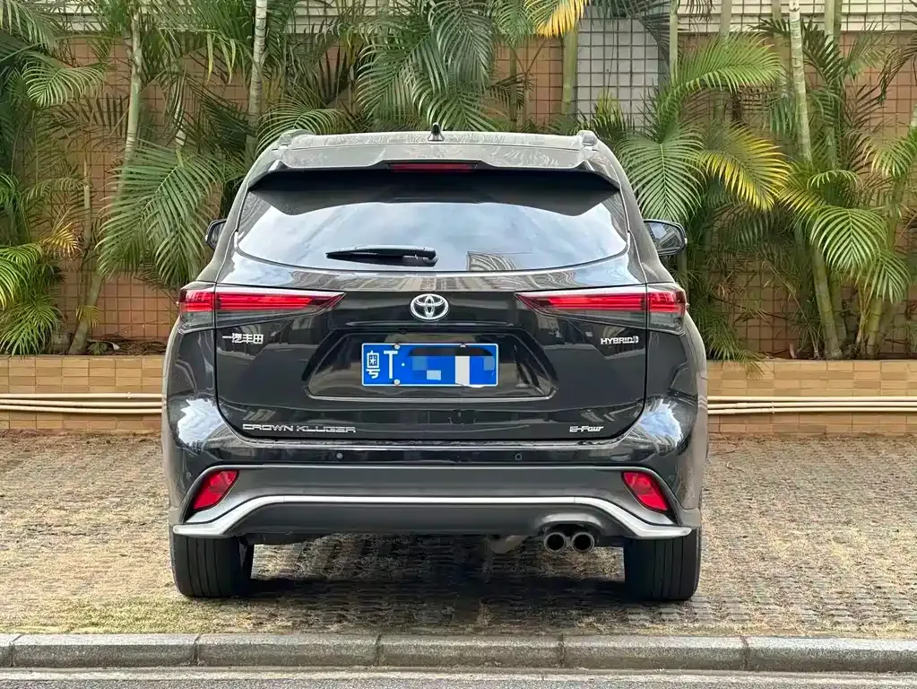 Toyota Crown Kluger 2023 из CN, фото 4