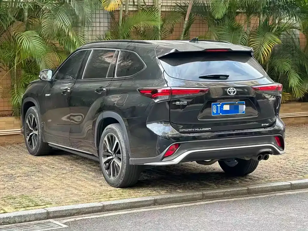 Toyota Crown Kluger 2023 из CN, фото 5