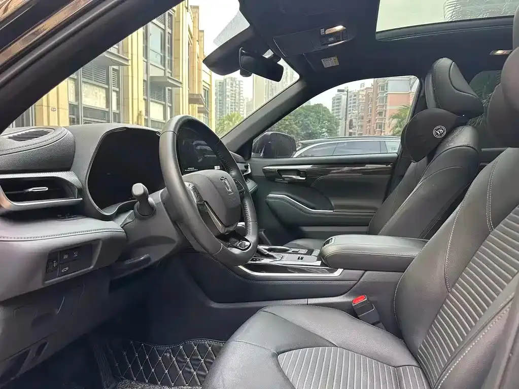 Toyota Crown Kluger 2023 из CN, фото 6
