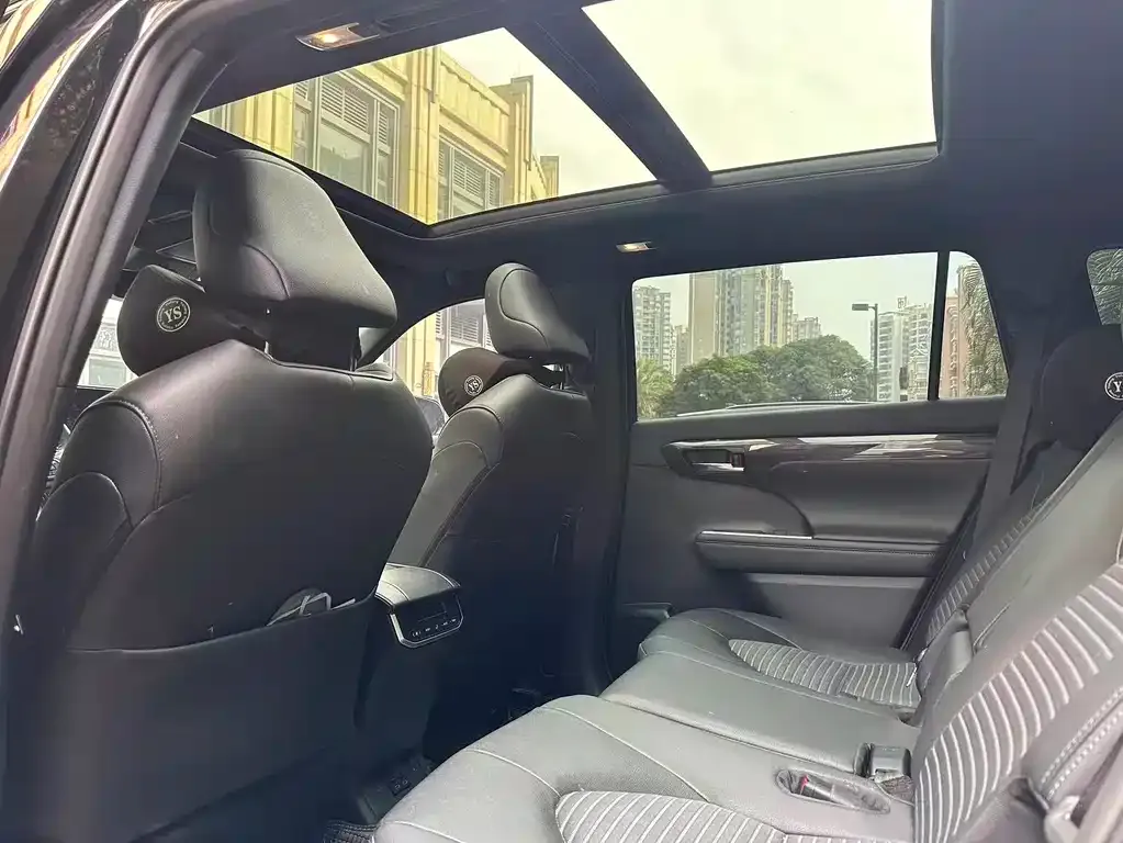 Toyota Crown Kluger 2023 из CN, фото 8
