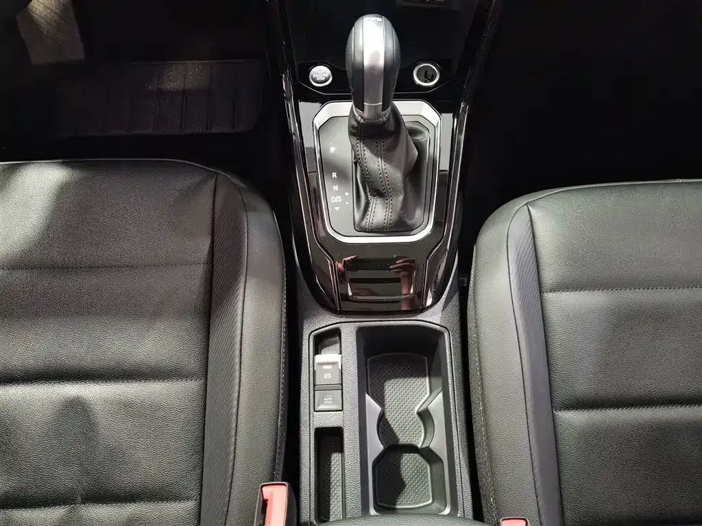 Volkswagen T-Roc 2023 из CN, фото 9