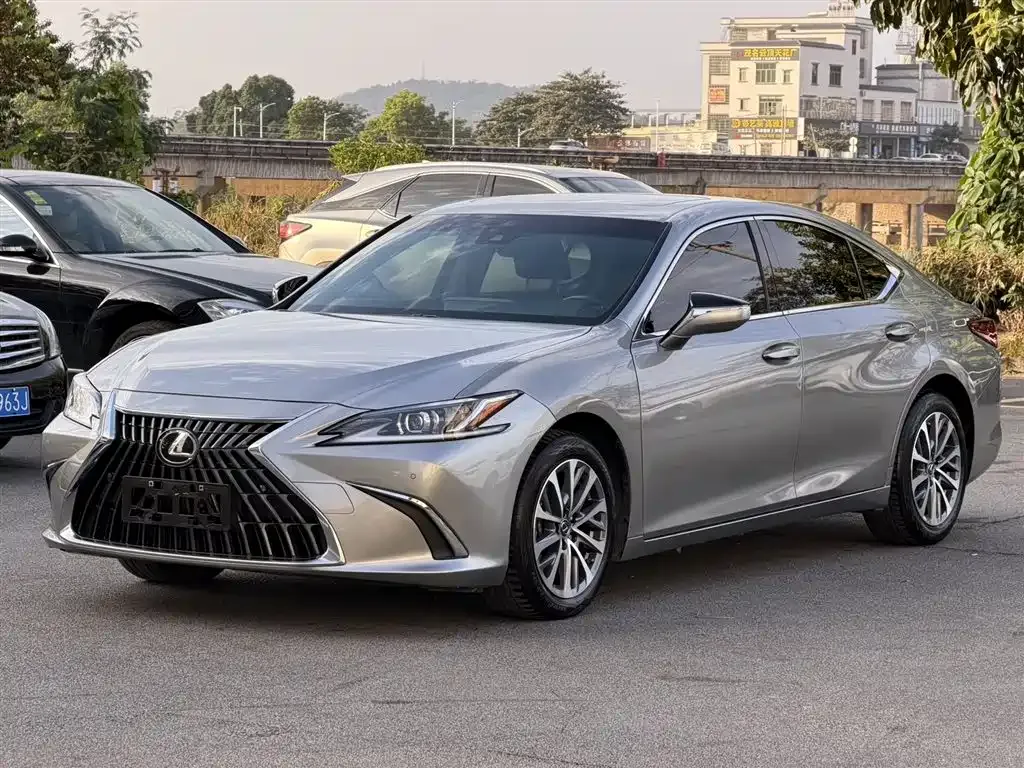 Lexus ES — фото 1