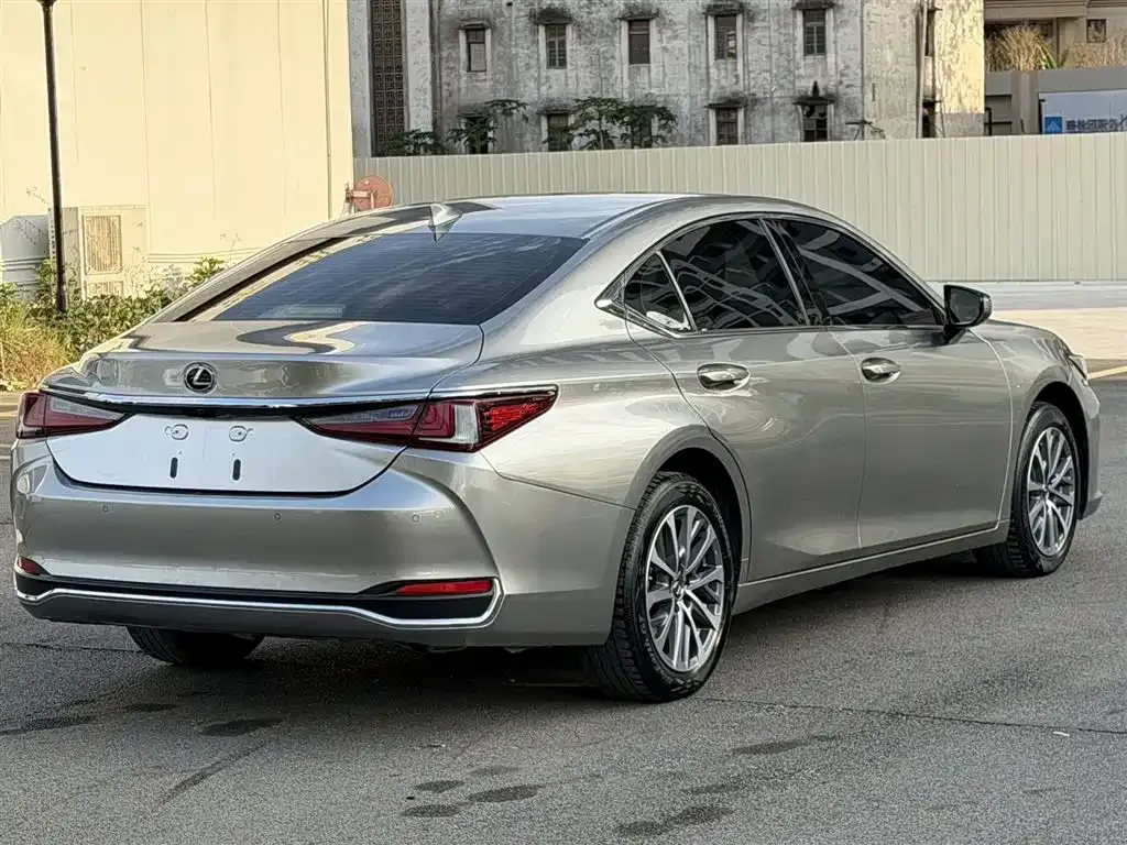 Lexus ES — фото 9