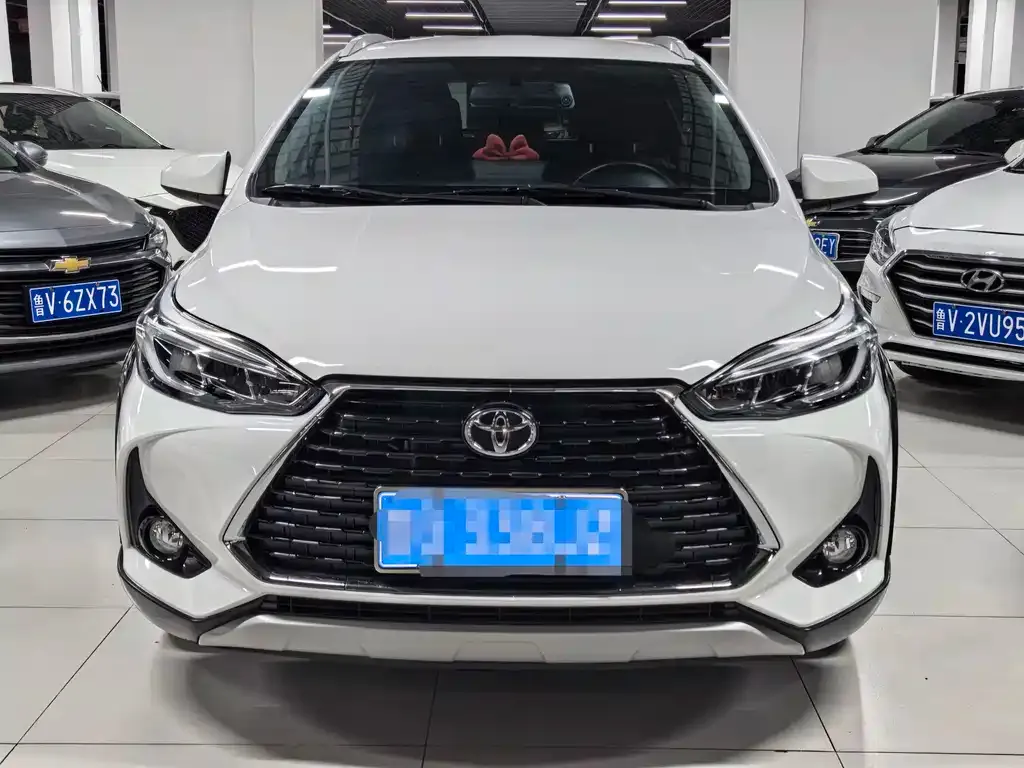 Toyota Yaris L — фото 2
