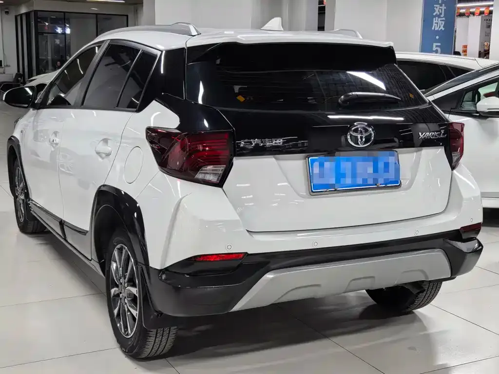 Toyota Yaris L — фото 3