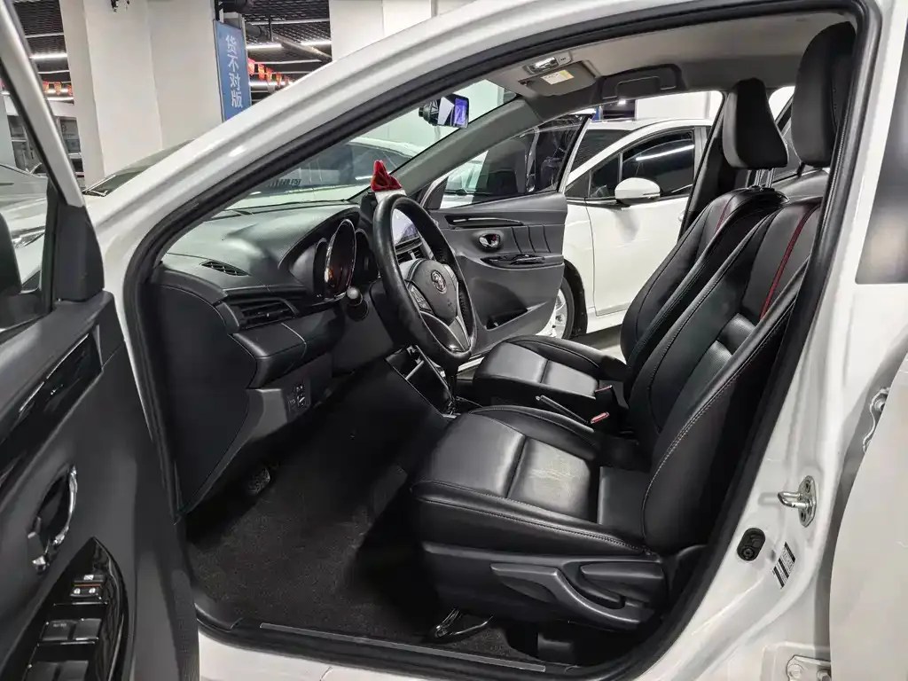 Toyota Yaris L — фото 6