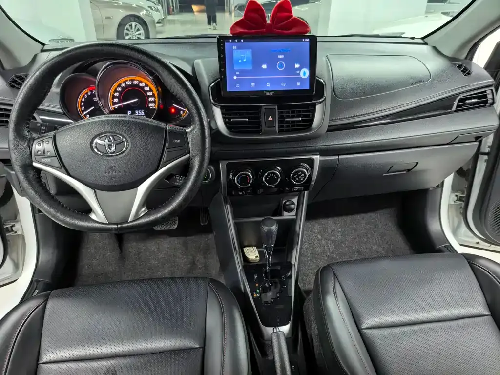 Toyota Yaris L — фото 10