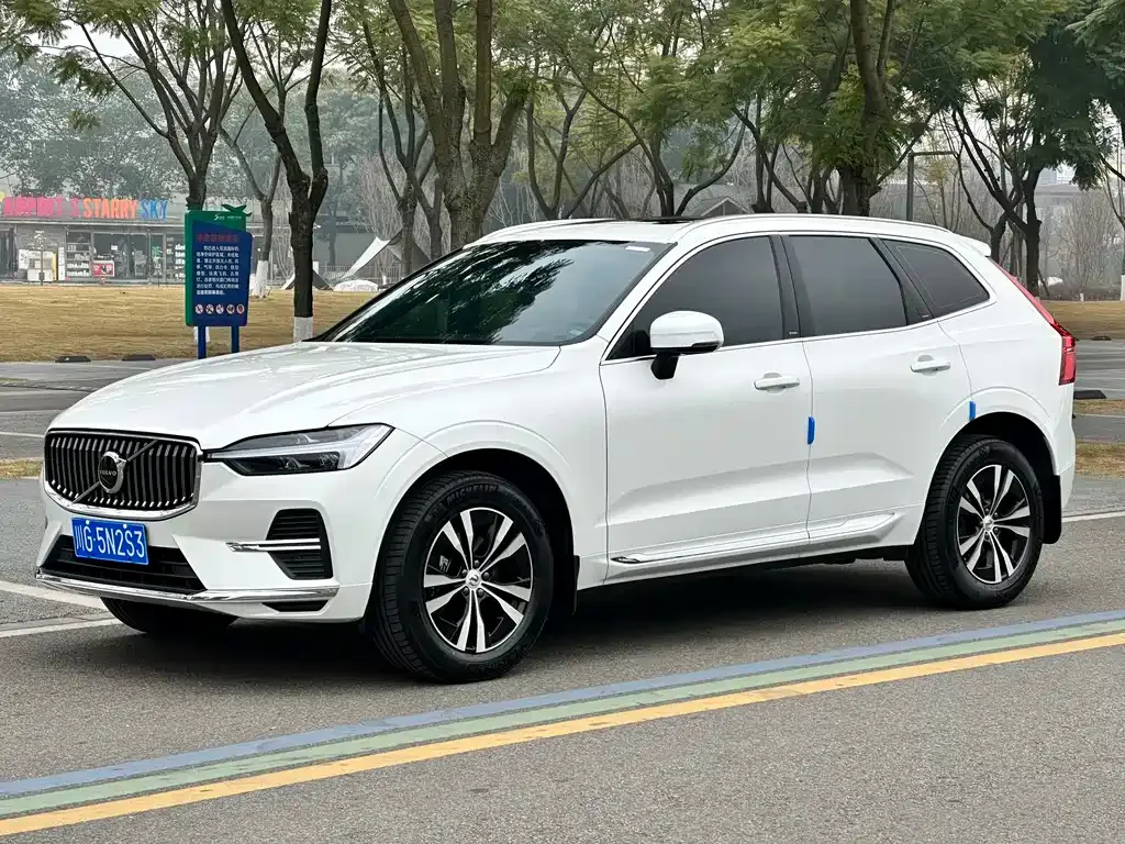 Volvo XC60 — фото 1