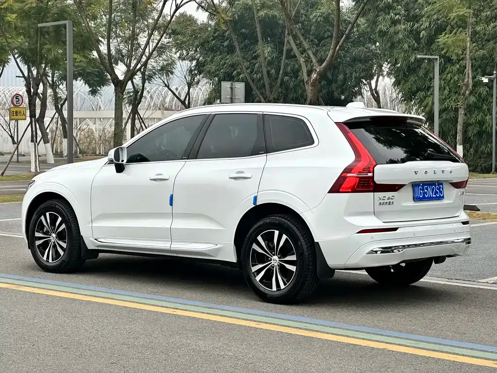 Volvo XC60 — фото 6