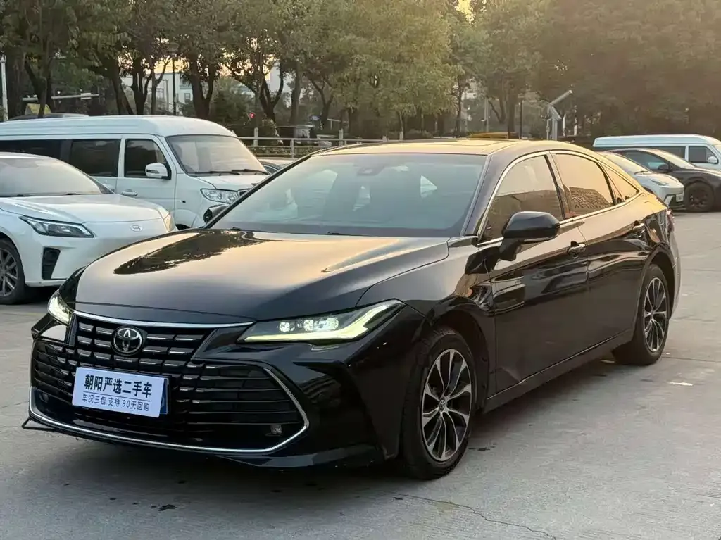 Toyota Avalon — фото 1