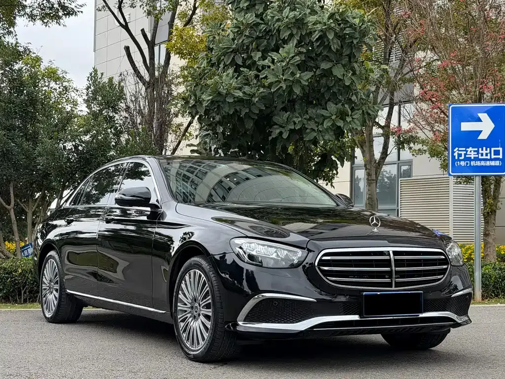 Mercedes-Benz E-Class — фото 9