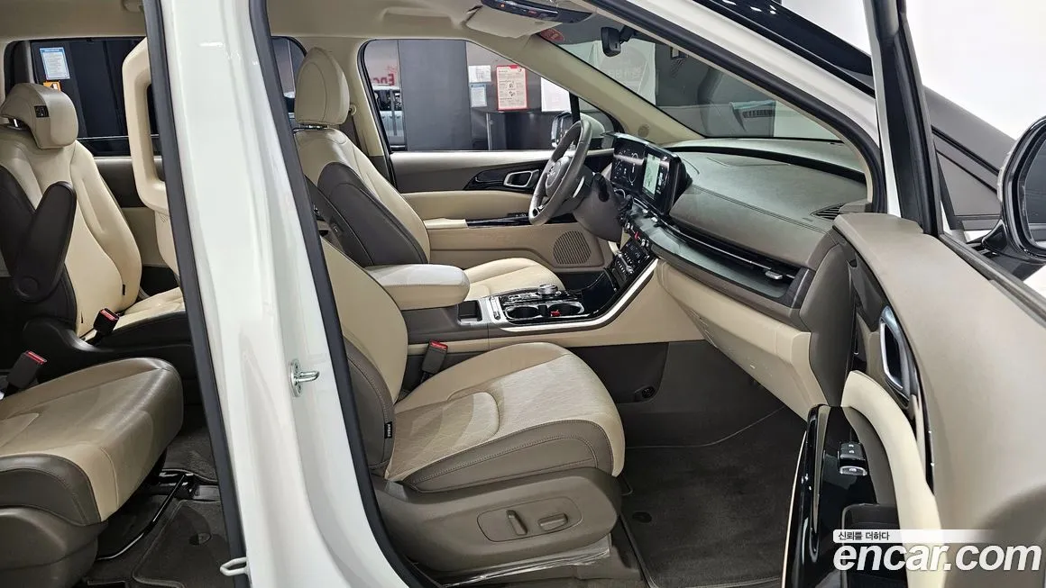 Kia Carnival — фото 10