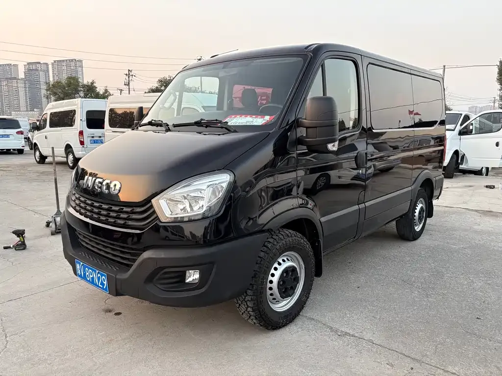 IVECO Ousheng — фото 1
