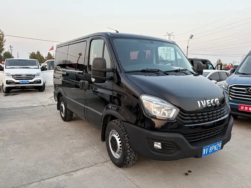 IVECO Ousheng — фото 4