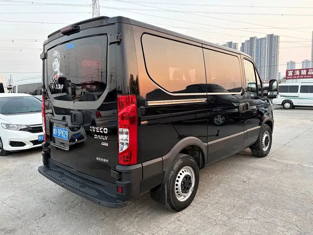 IVECO Ousheng — фото 3