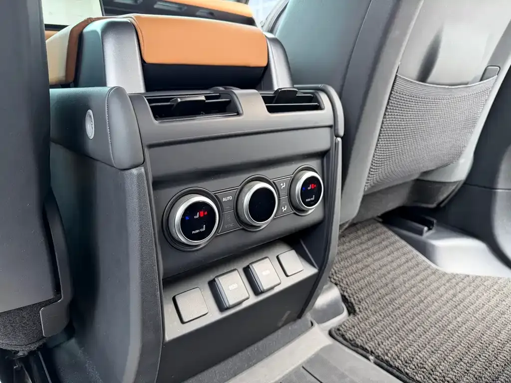 Land Rover Defender — фото 2