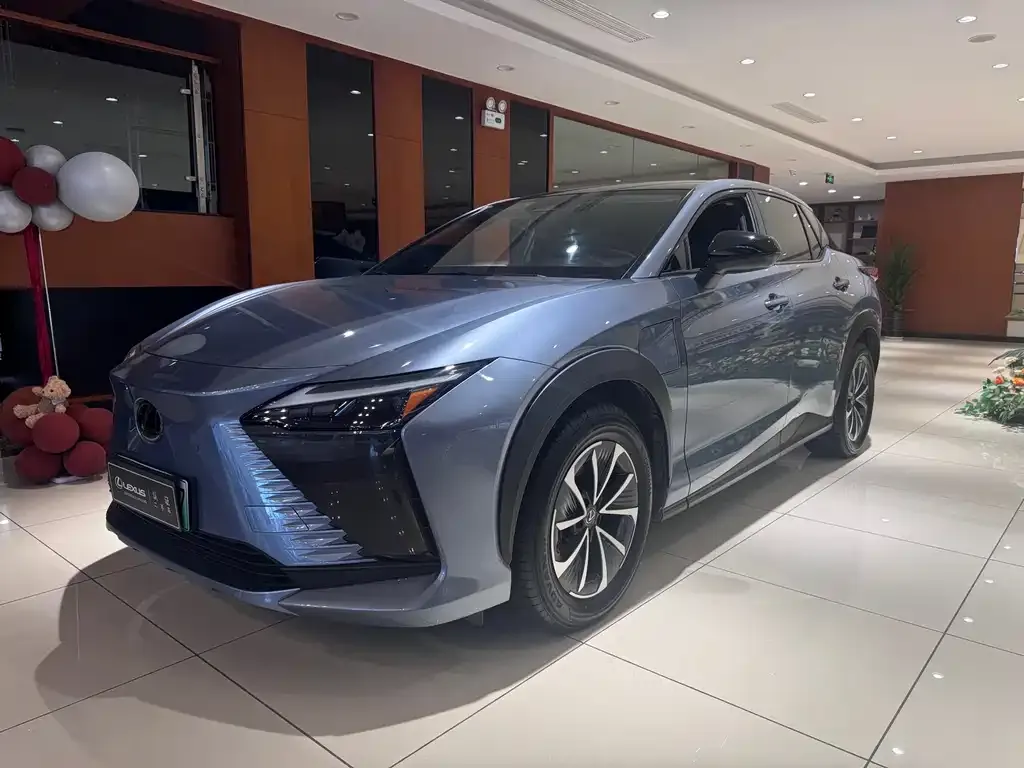 Lexus RZ — фото 1