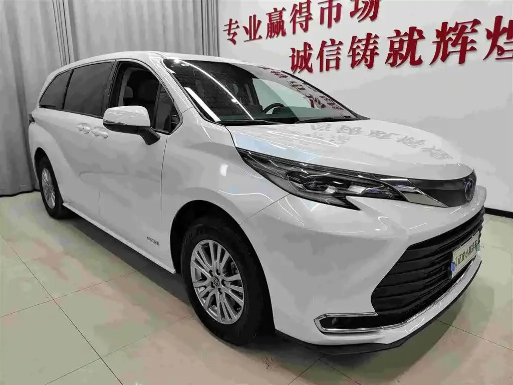 Toyota Sienna — фото 6