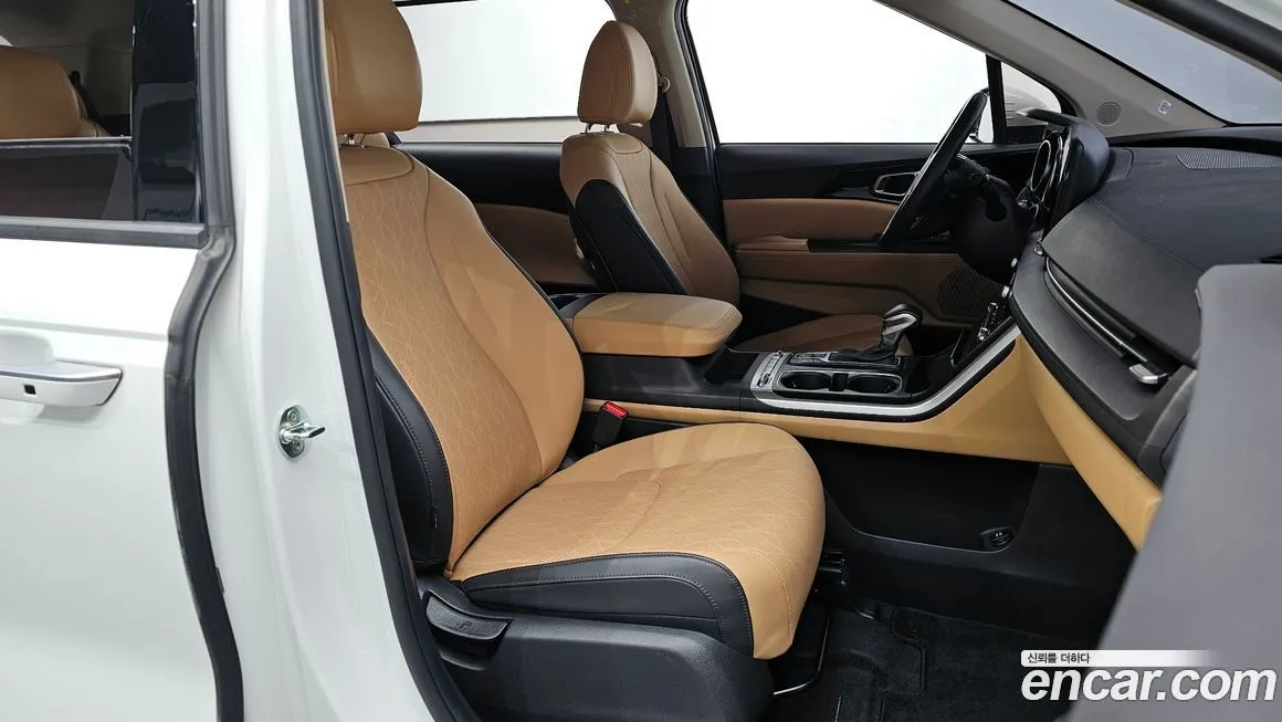 Kia Carnival — фото 10