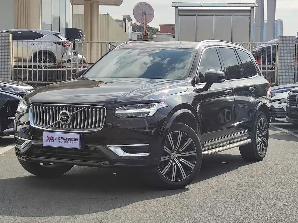 Volvo XC90 — фото 1