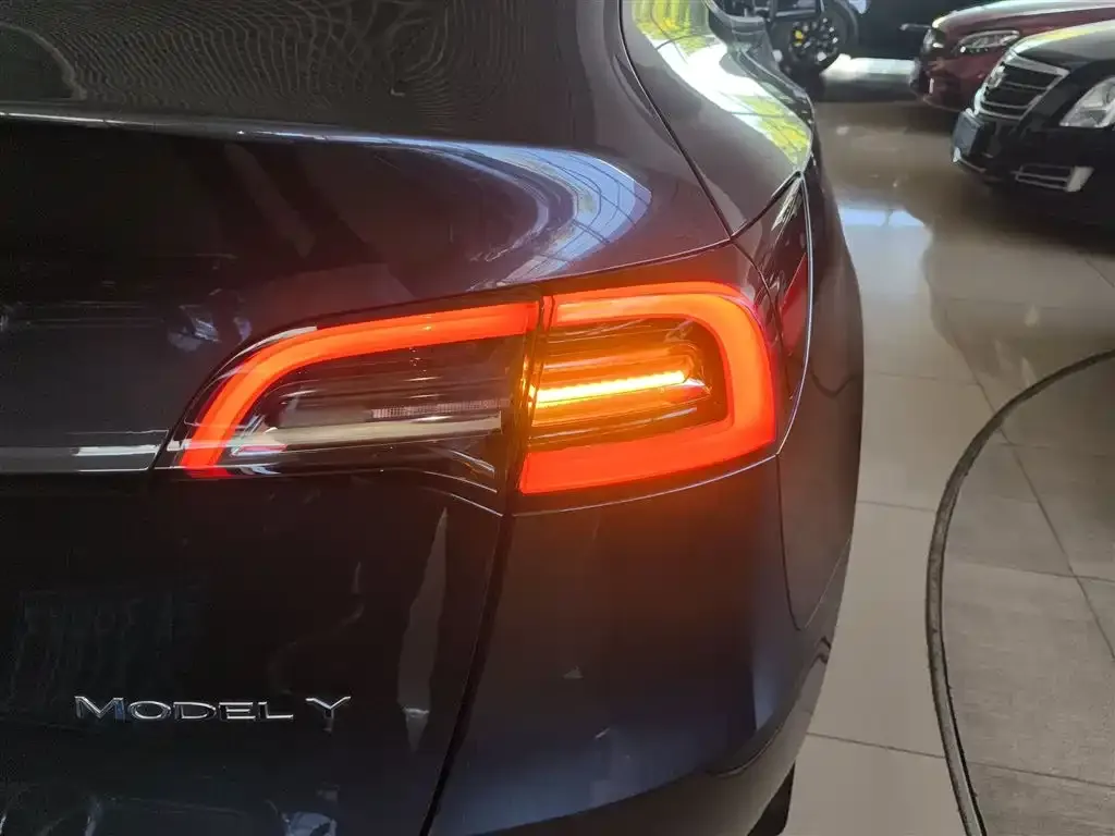 Tesla Model Y 2024 из CN, фото 3
