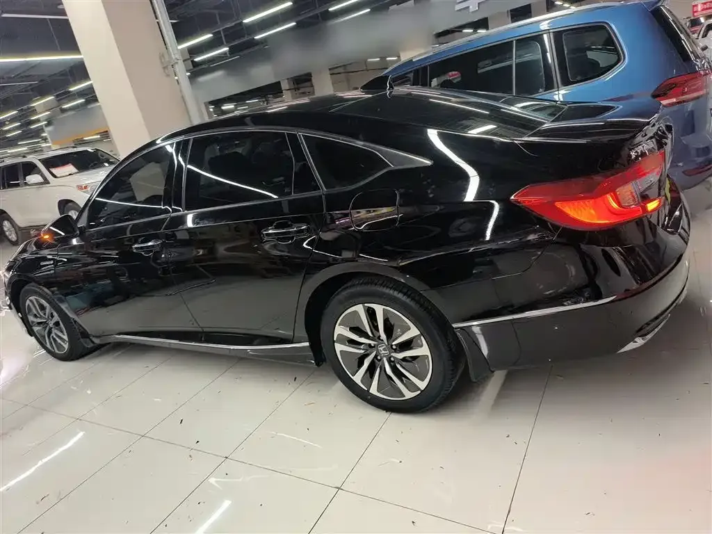 Honda Accord — фото 8