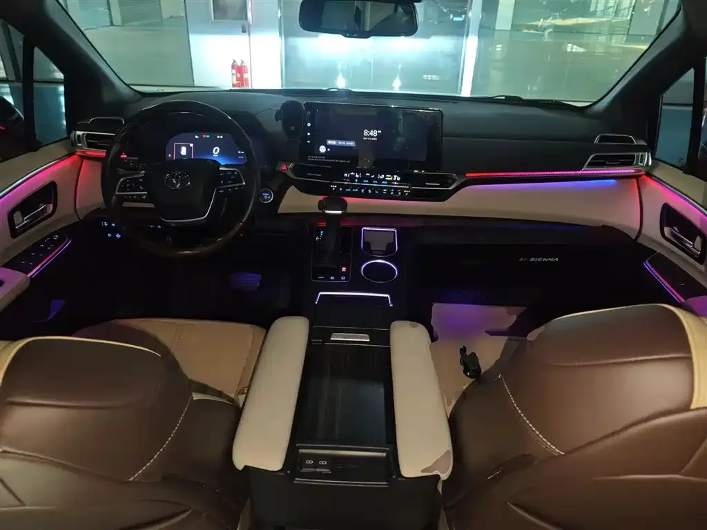 Toyota Sienna — фото 2