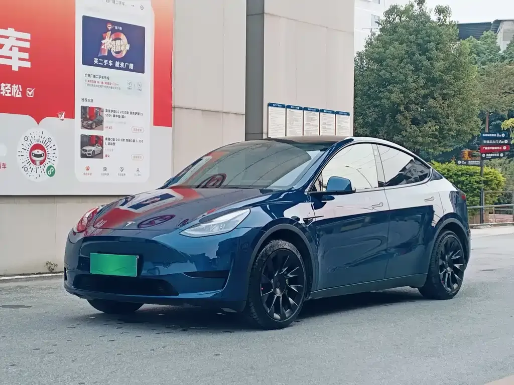 Tesla Model Y — фото 1