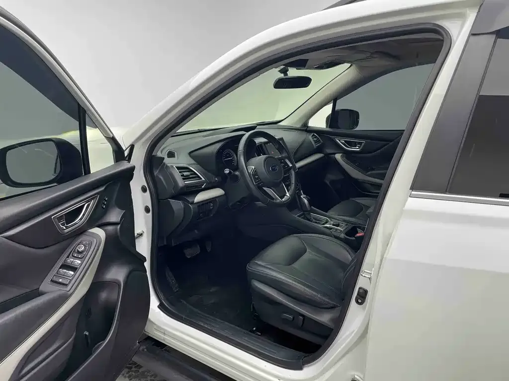 Subaru Forester — фото 6