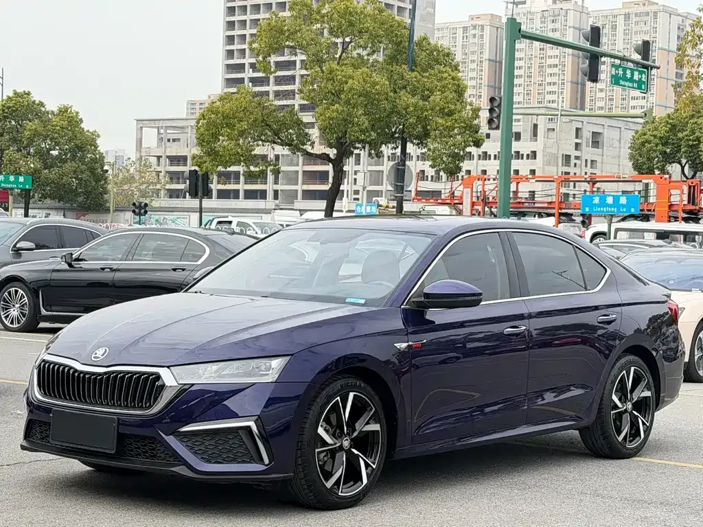 Skoda Octavia — фото 1