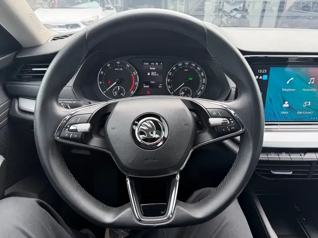 Skoda Octavia — фото 9