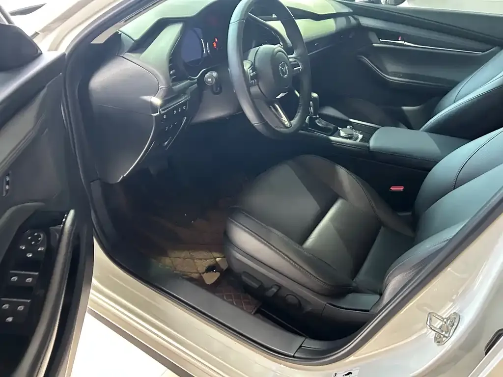 Mazda 3 Axela 2023 из CN, фото 6