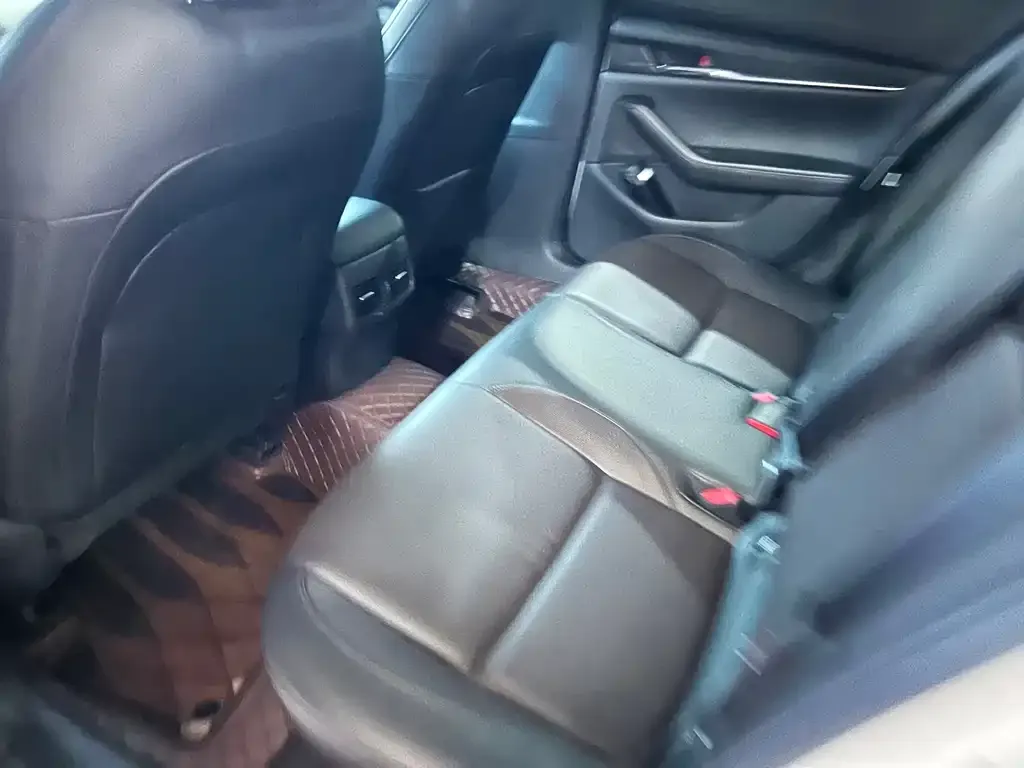 Mazda 3 Axela 2023 из CN, фото 4