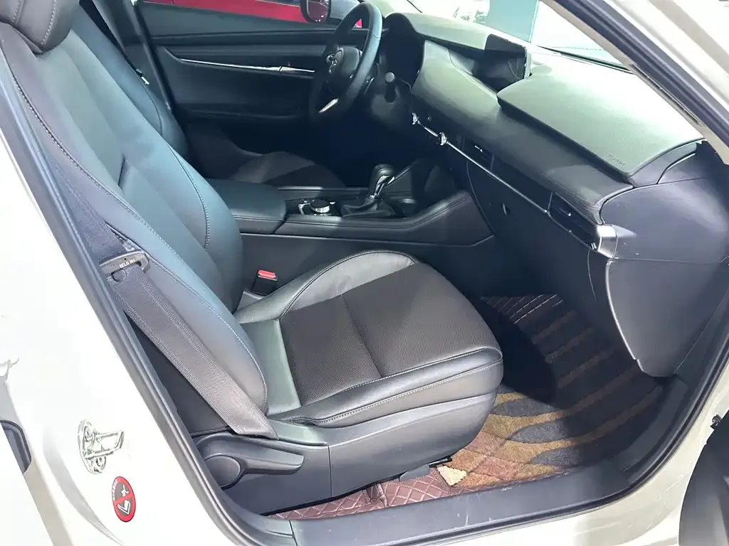 Mazda 3 Axela 2023 из CN, фото 3