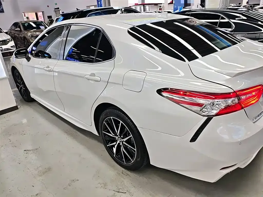 Toyota Camry 2023 из CN, фото 5