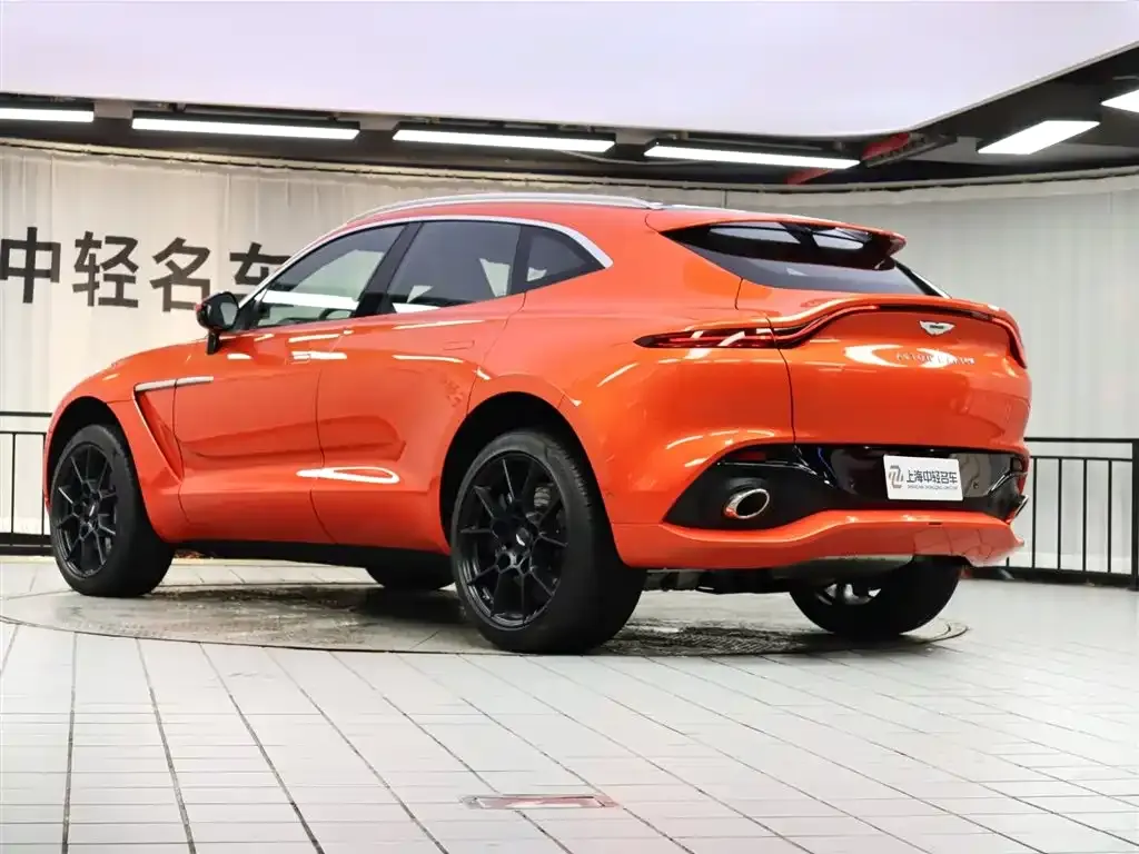 Aston Martin DBX — фото 8