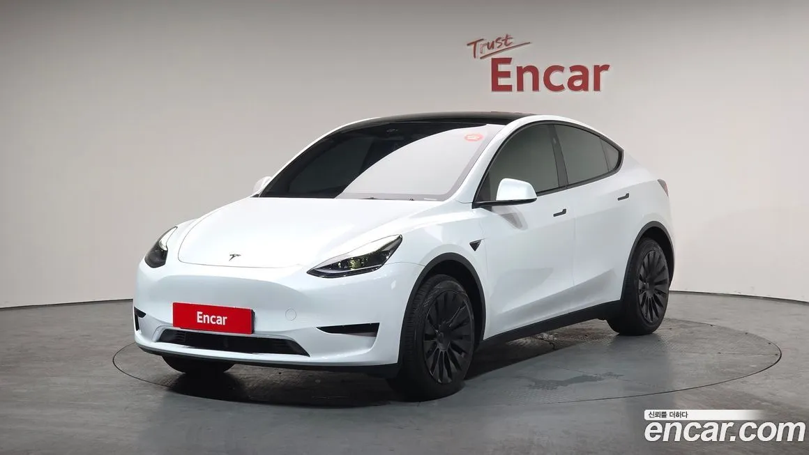 Tesla Model Y — фото 1