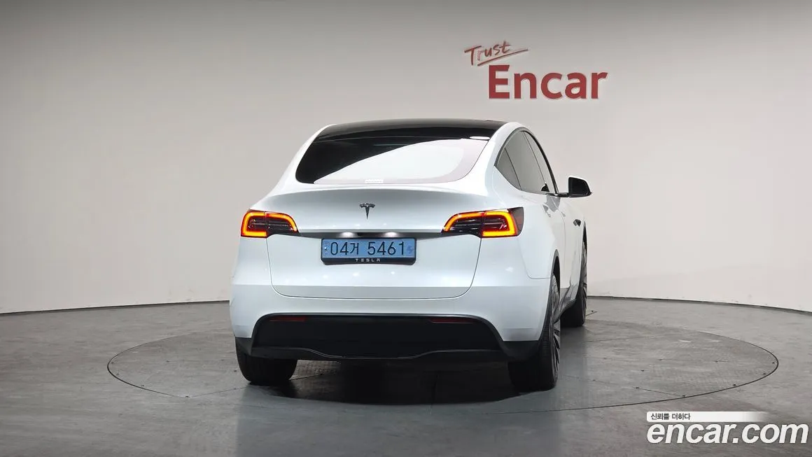 Tesla Model Y — фото 10