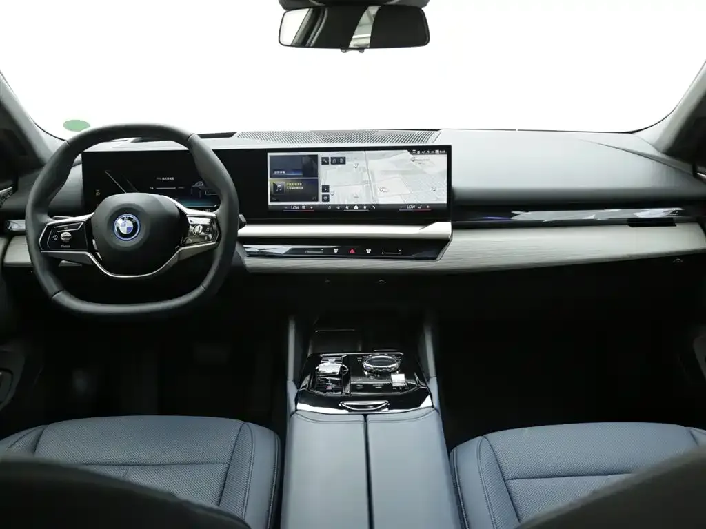 BMW i5 — фото 8
