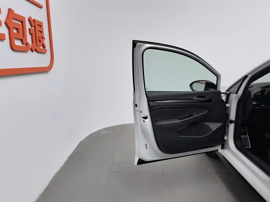 Volkswagen Golf 2021 из CN, фото 3