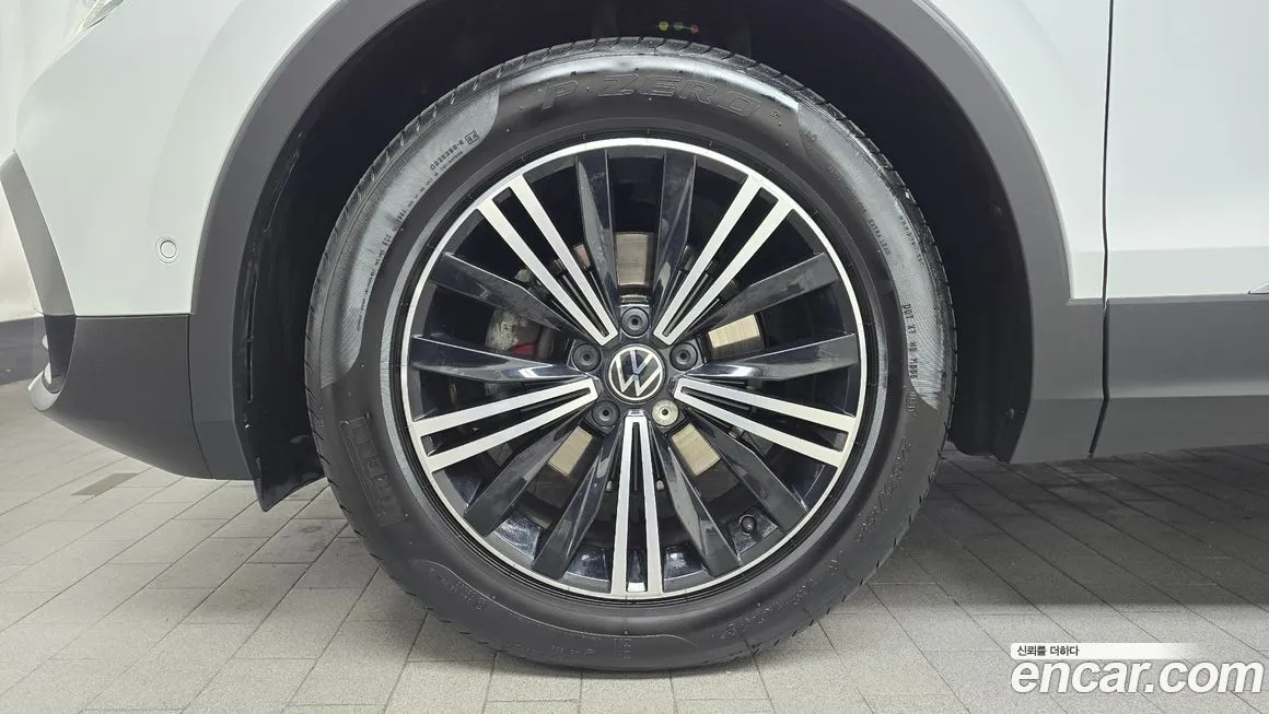 Volkswagen Tiguan — фото 9