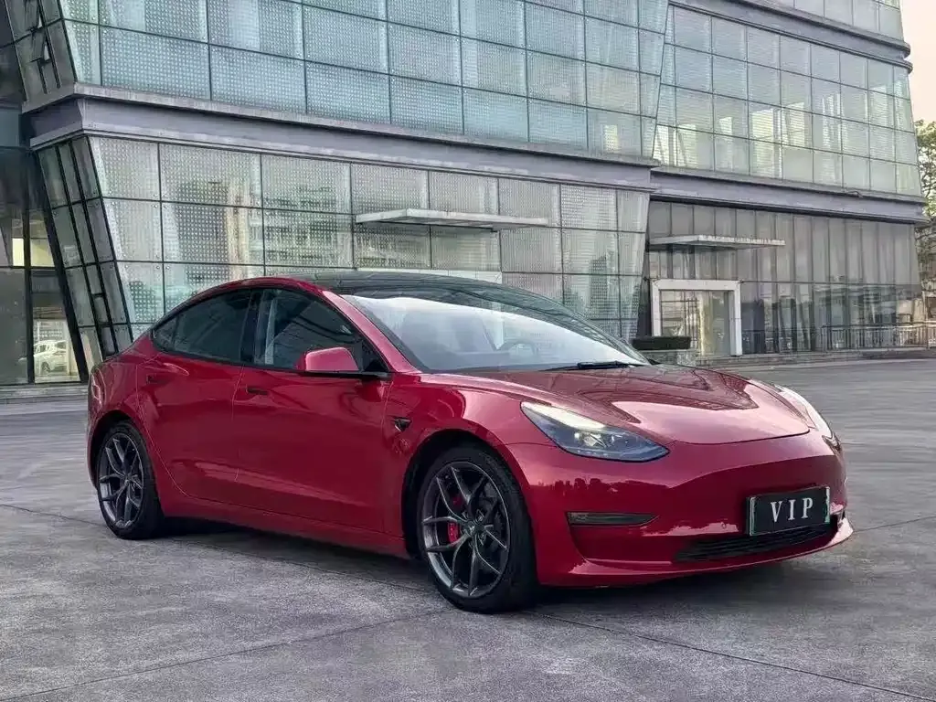 Tesla Model 3 — фото 1