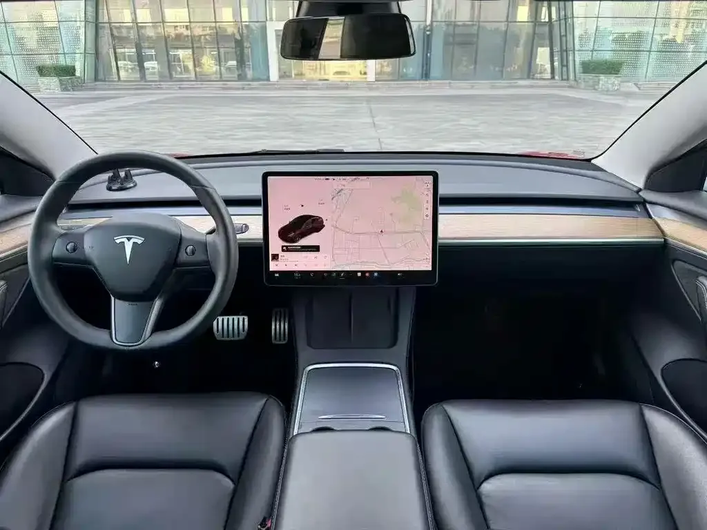 Tesla Model 3 — фото 4
