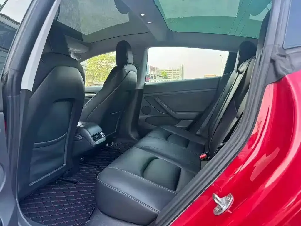 Tesla Model 3 — фото 3