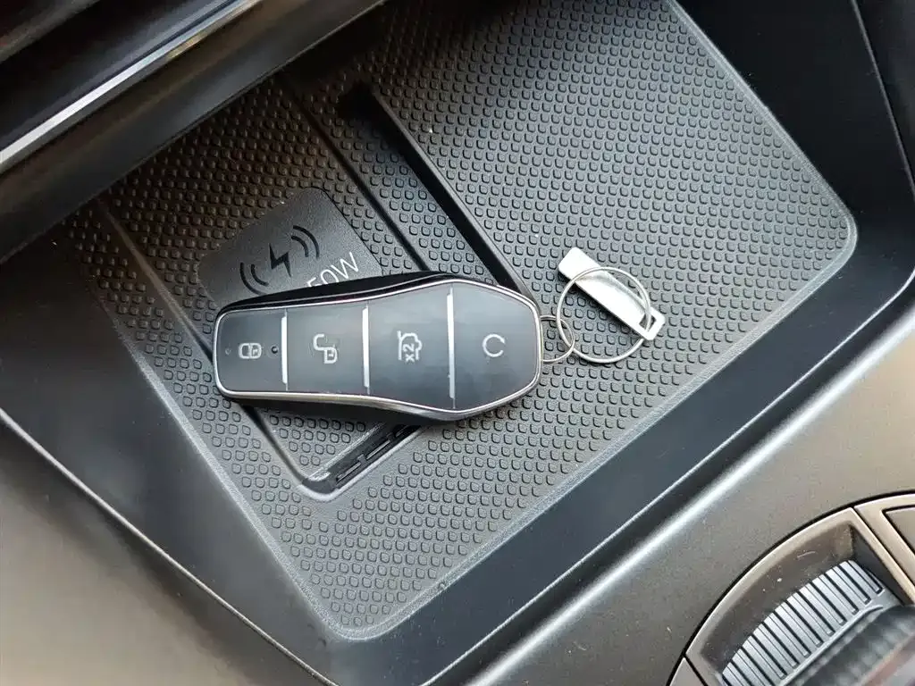 BYD Seal 05 DM-i — фото 8