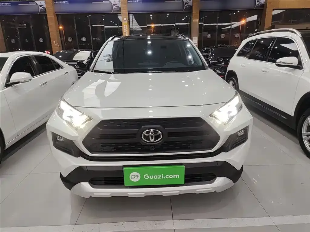 Toyota RAV4 — фото 3